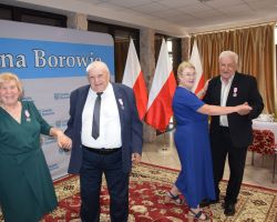 Zdjęcie tańczących par na jubileuszu 50-lecia małżeństwa