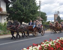 Przejazd bryczkami na plac dożynkowy
