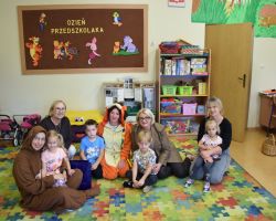 Zdjęcie grupowe przedszkolaków