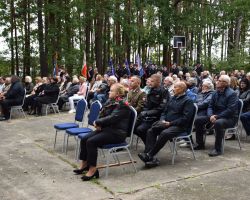 Zdjęcie wszystkich przybyłych na mszę św. polową