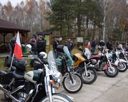 Na zdjęciu motocykle członków klubów motocyklowych