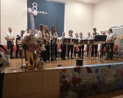 Na zdjęciu Orkiestra Dęta na scenie podczas koncertu na Dzień Kobiet