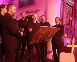 Na zdjęciu męski zespół Jerycho na koncercie w kościele