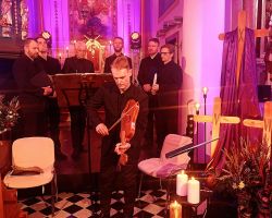 Zespół Jerycho na koncercie w zabytkowym kościele